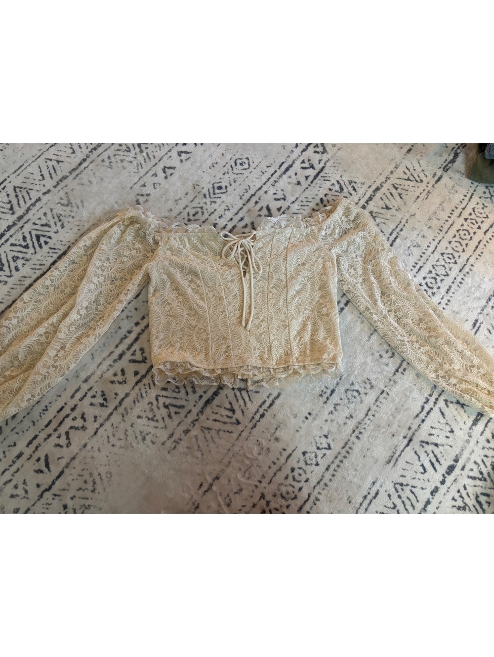 Willow & Root Cream Lace Long Sleeve Crop Top, Medium